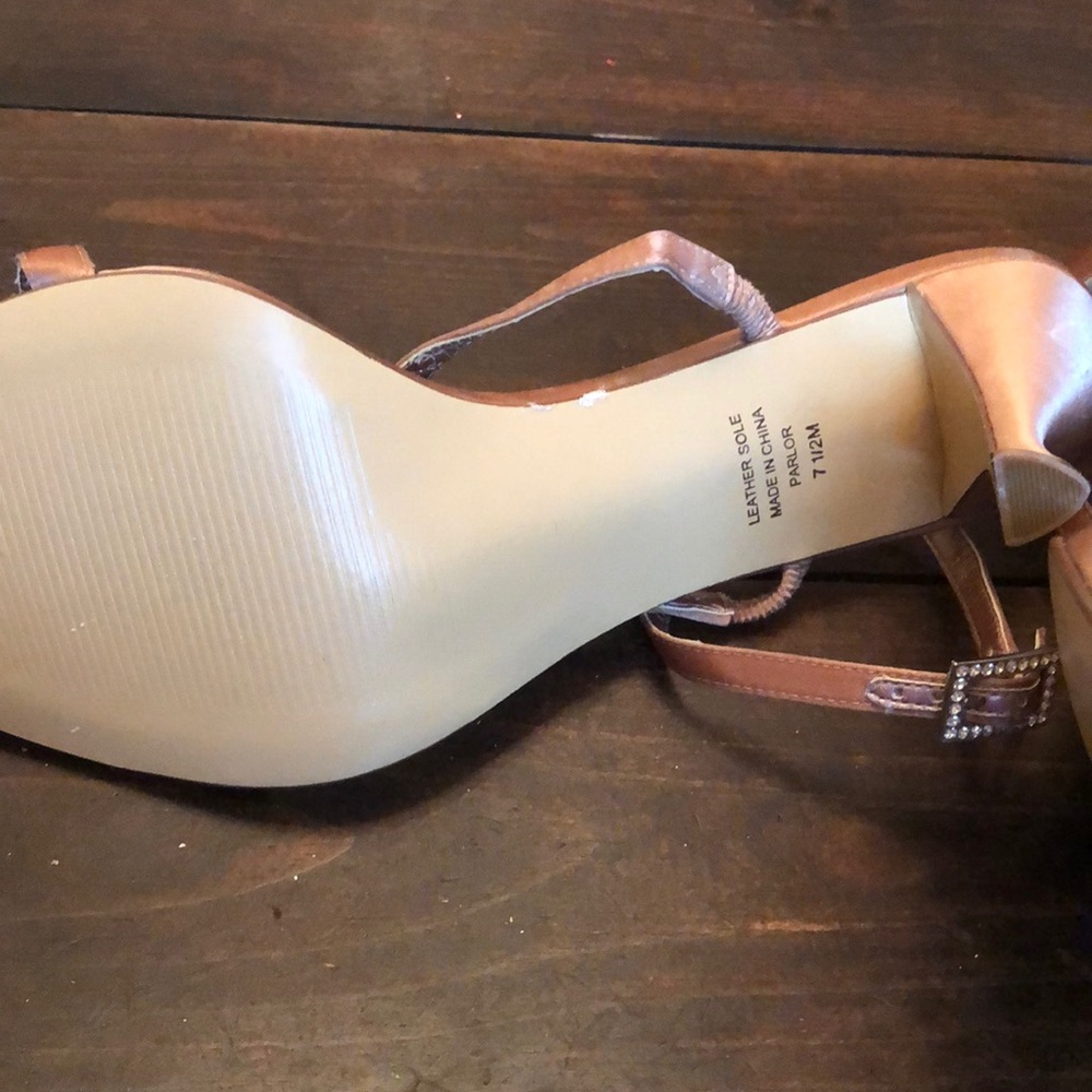 Size 7.5 - Picture 4 of 4